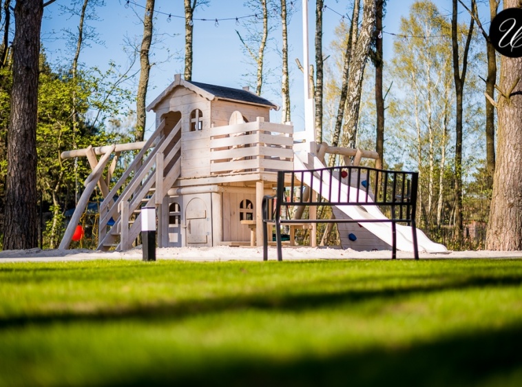 U przyjaci&oacute;ł Plac  zabaw?v=1.0